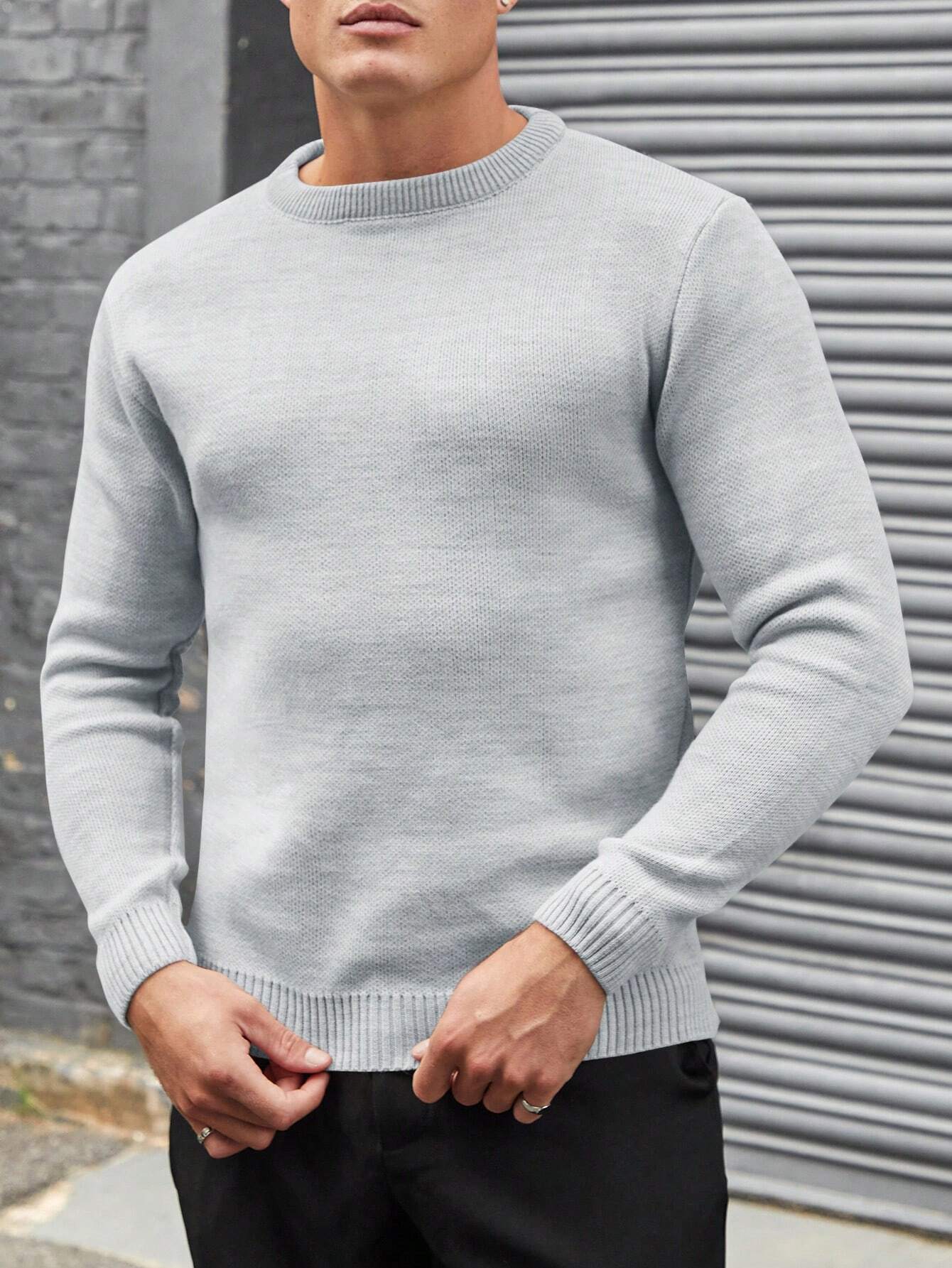 1. Pull Homme à Col Rond – Basique Doux pour Mi-Saison