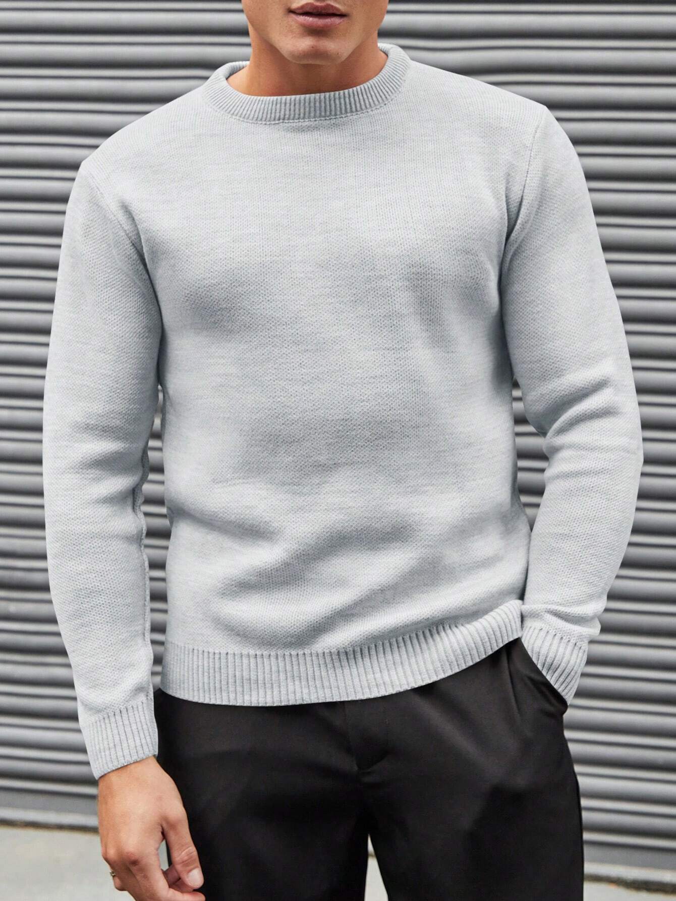1. Pull Homme à Col Rond – Basique Doux pour Mi-Saison