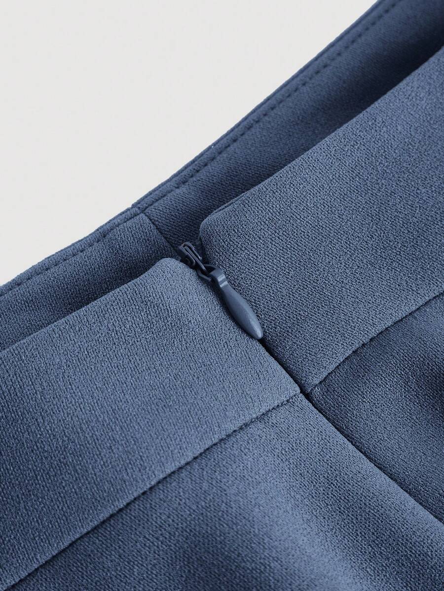 Tailleur Femme Bleu – Veste Boutonnée & Pantalon