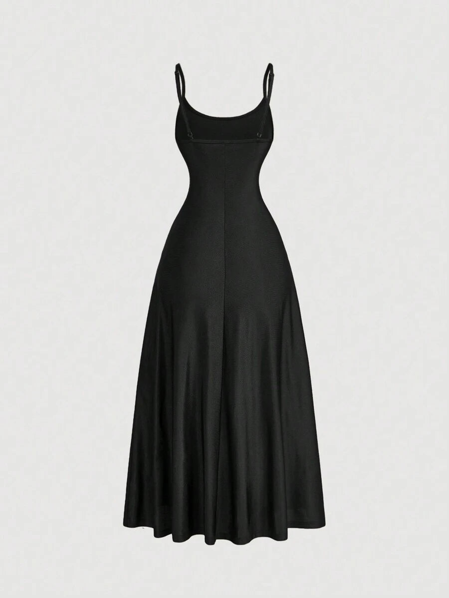 Robe Cami Évasée Unicolore Élégante