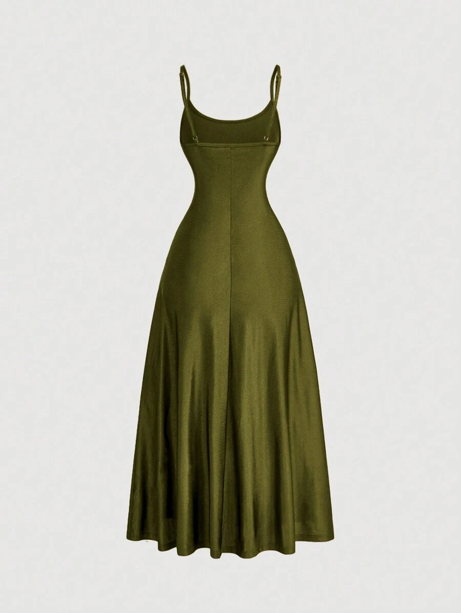 Robe Cami Évasée Unicolore Élégante