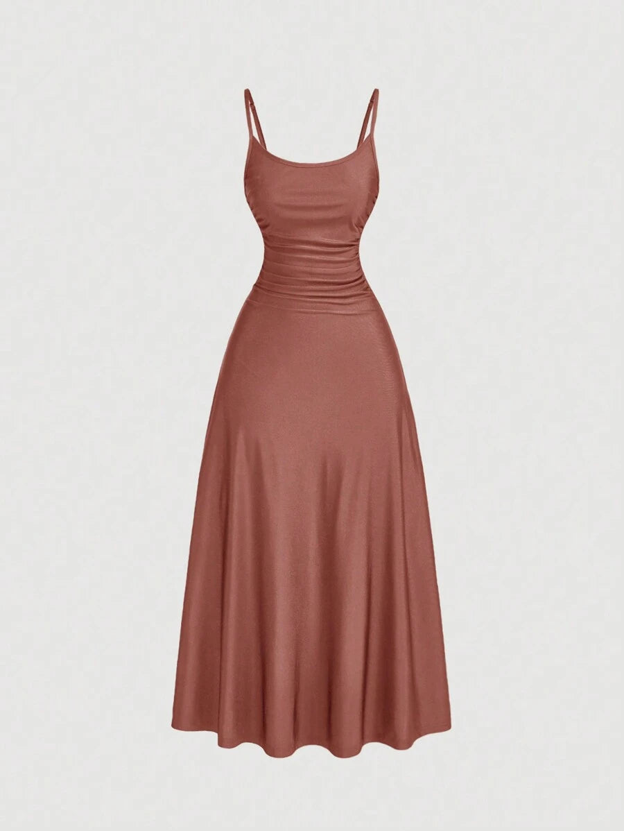 Robe Cami Évasée Unicolore Élégante