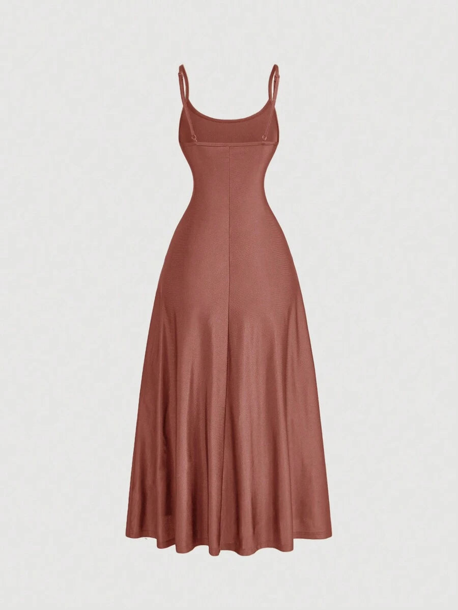 Robe Cami Évasée Unicolore Élégante