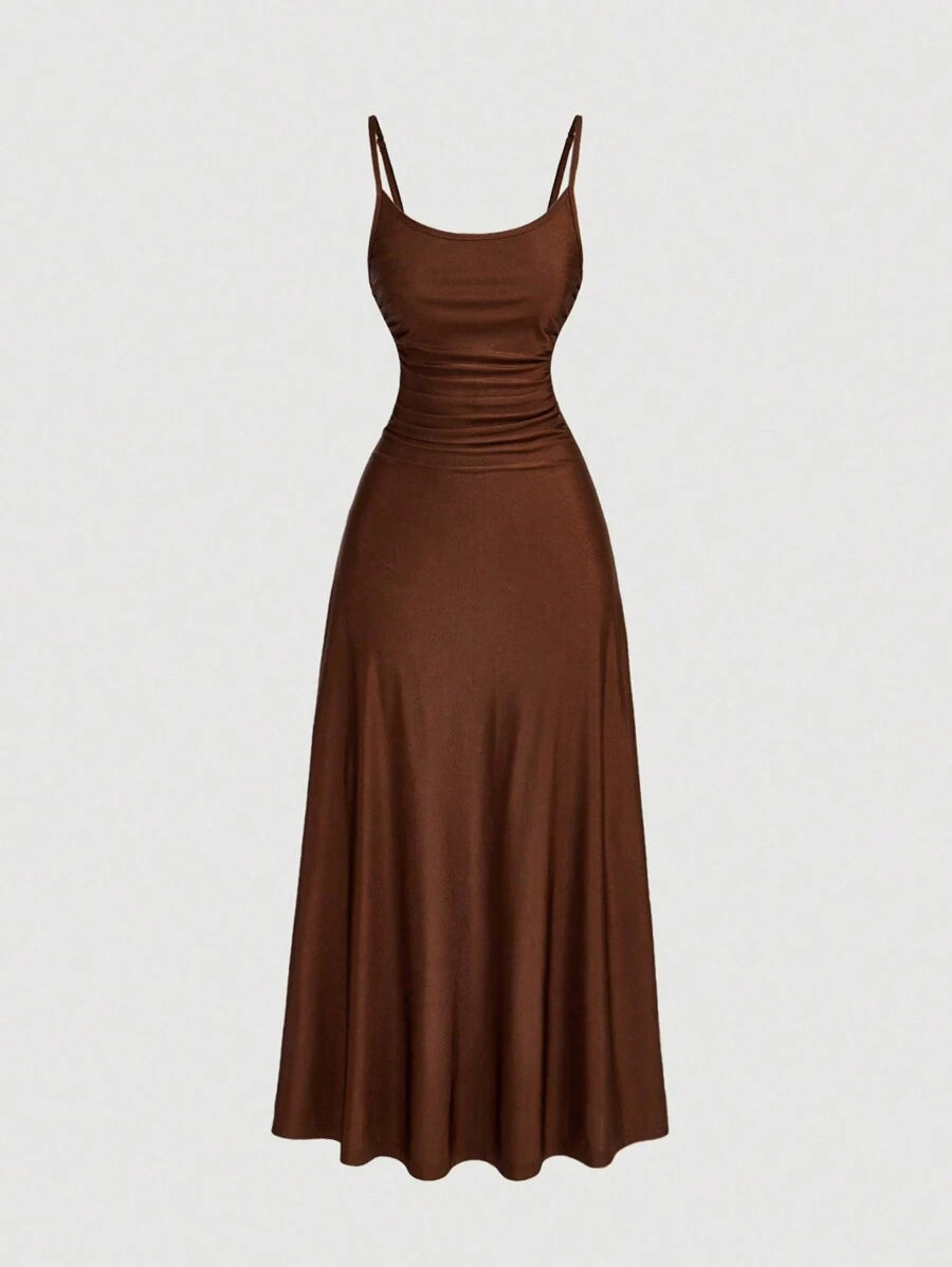 Robe Cami Évasée Unicolore Élégante
