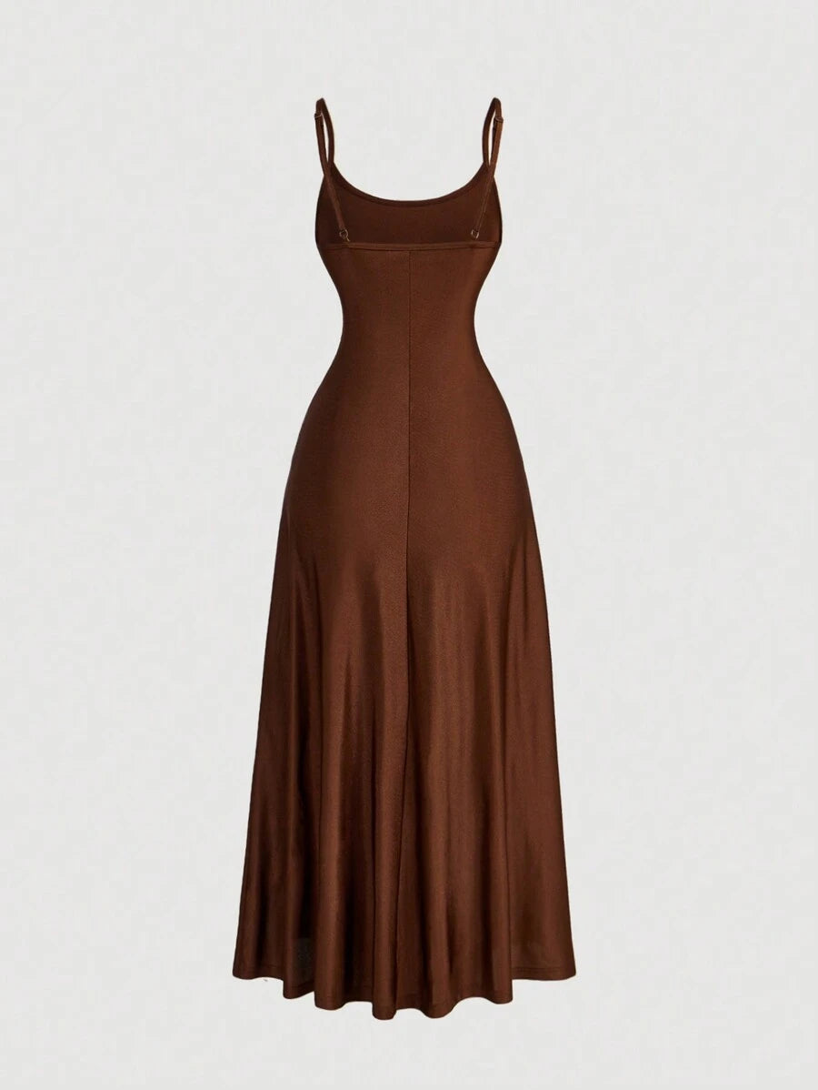 Robe Cami Évasée Unicolore Élégante