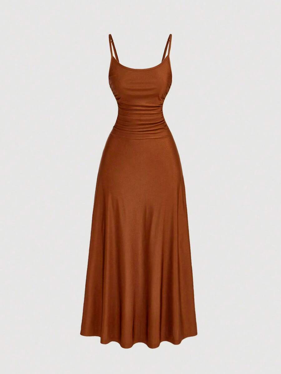 Robe Cami Évasée Unicolore Élégante