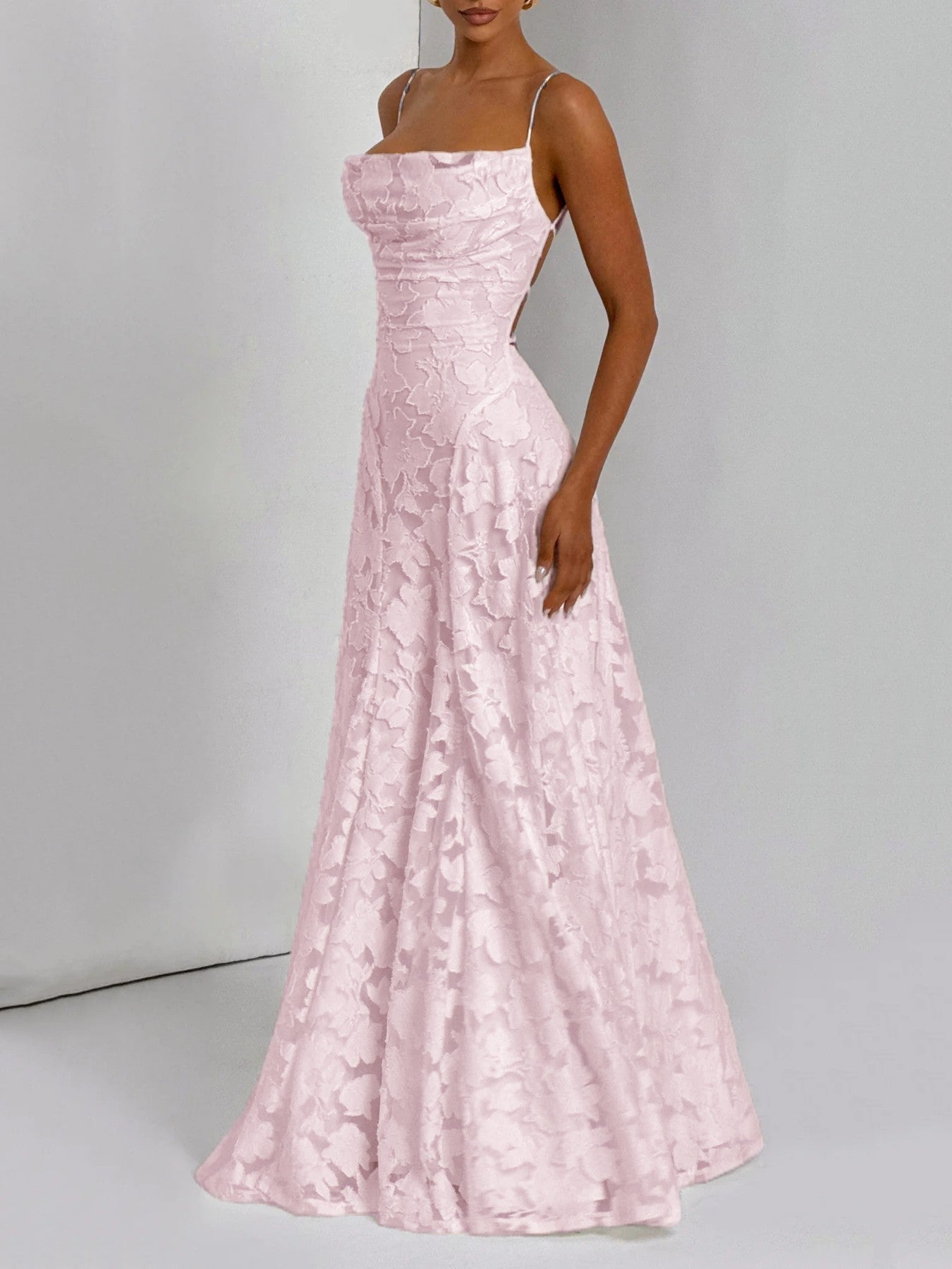Robe Longue Élégante à Motifs Subtils